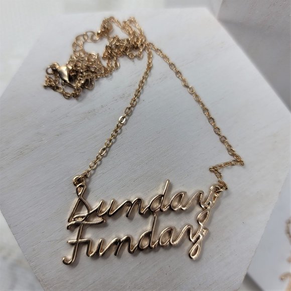 4 Gold tone Necklaces Day of the Week Style - Picture 3 of 9